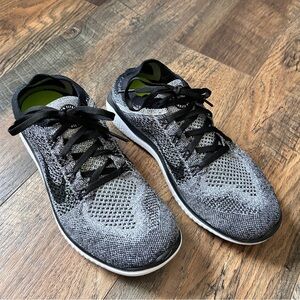 ~*~ Nike Free Run Flyknit 2018 Black and Gray 9.5M ~*~